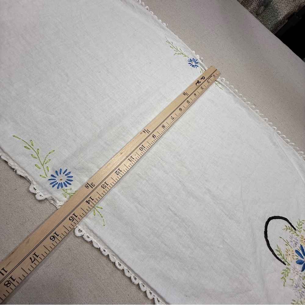 Embroidered Vintage Floral Table Runner - Picture 5 of 11